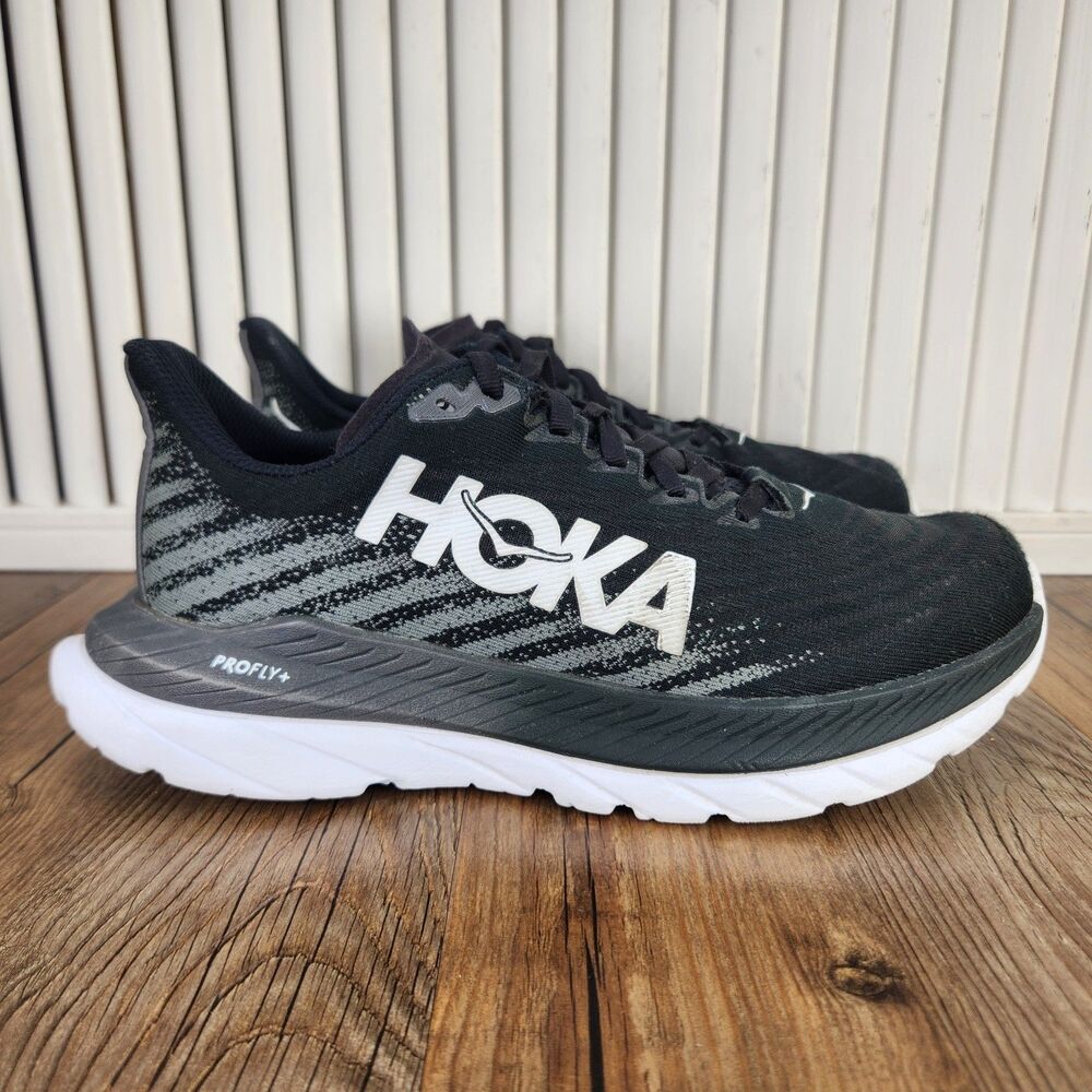 Hoka One One Mach 5 Running Shoes Womens Size 6 B Black White Athletic Sneakers